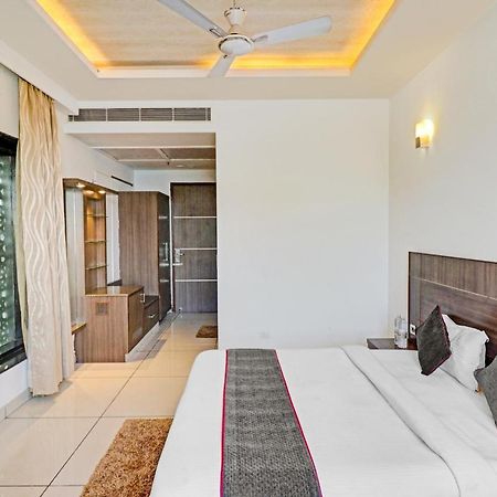Oyo Townhouse 484 Sanskriti Hotel Delhi Kültér fotó