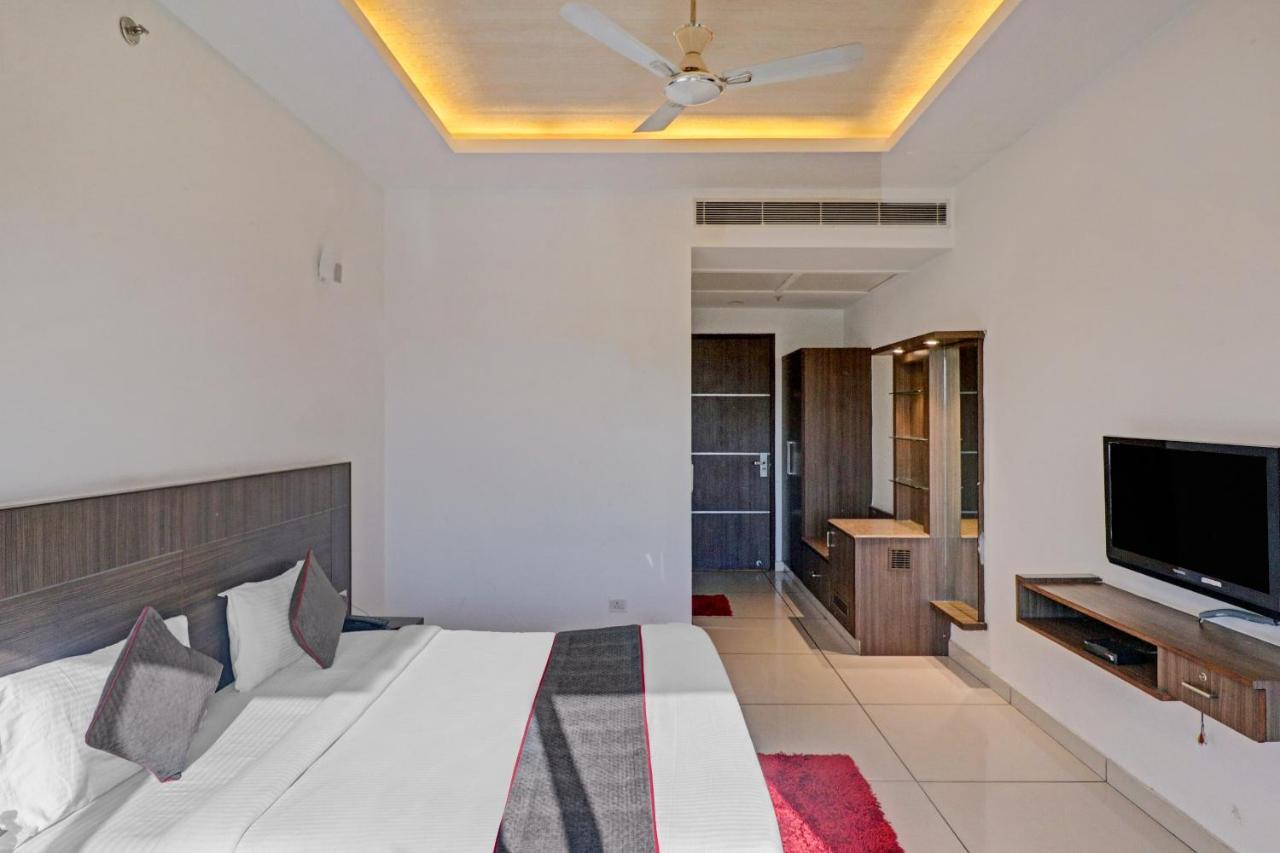 Oyo Townhouse 484 Sanskriti Hotel Delhi Kültér fotó