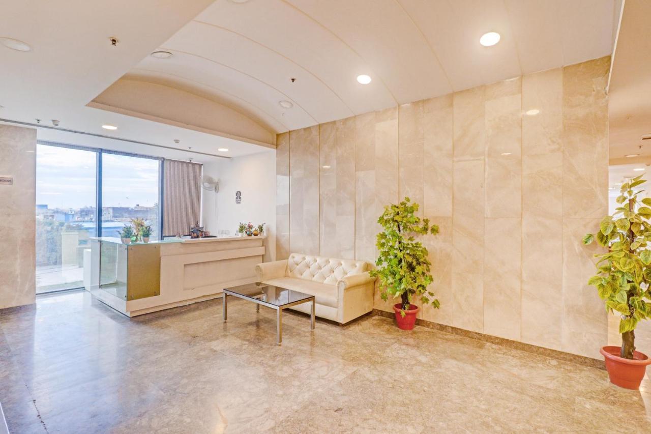 Oyo Townhouse 484 Sanskriti Hotel Delhi Kültér fotó