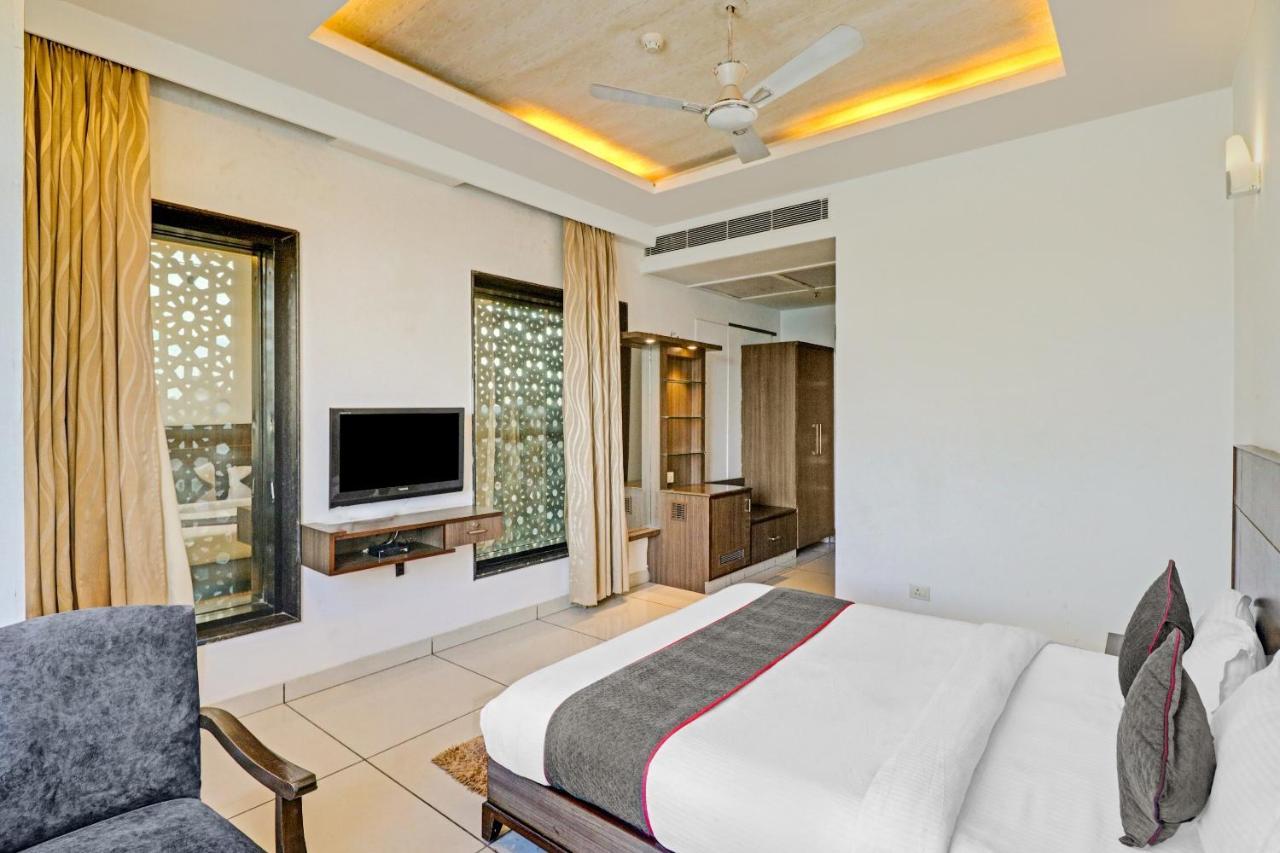 Oyo Townhouse 484 Sanskriti Hotel Delhi Kültér fotó