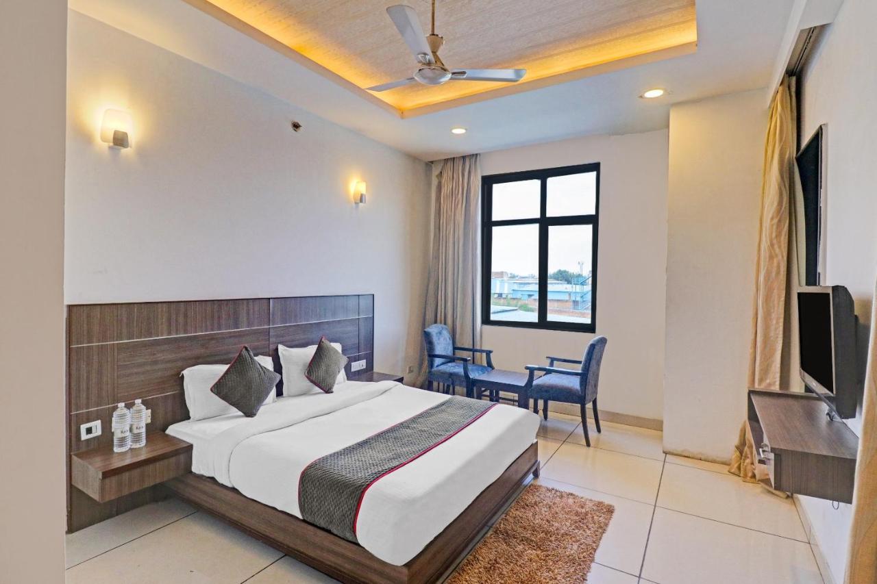 Oyo Townhouse 484 Sanskriti Hotel Delhi Kültér fotó