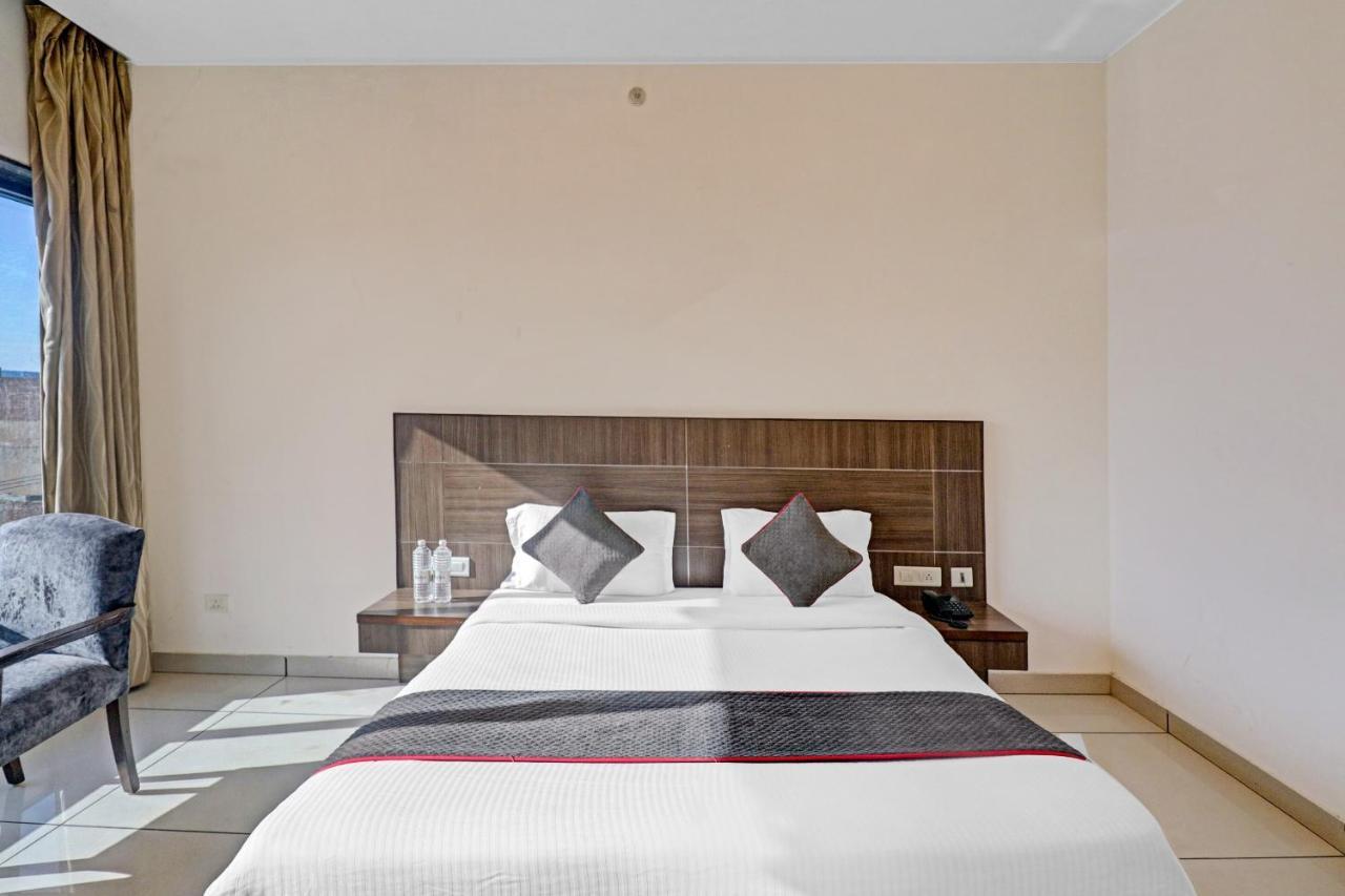 Oyo Townhouse 484 Sanskriti Hotel Delhi Kültér fotó