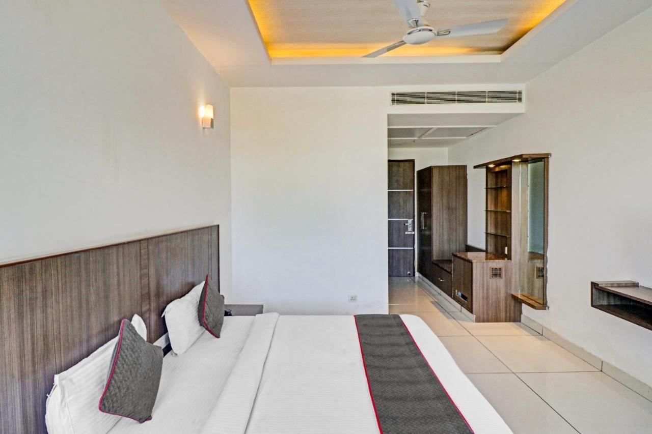 Oyo Townhouse 484 Sanskriti Hotel Delhi Kültér fotó