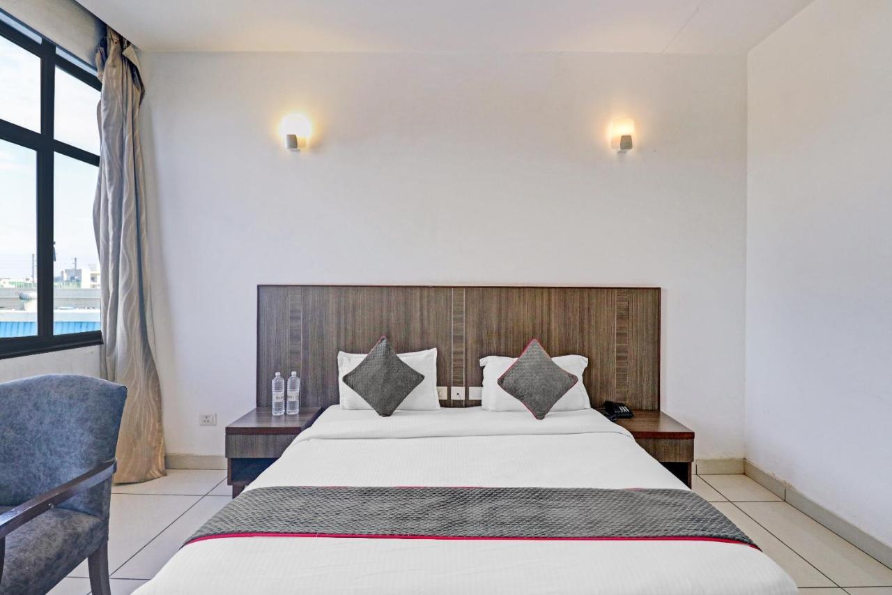 Oyo Townhouse 484 Sanskriti Hotel Delhi Kültér fotó